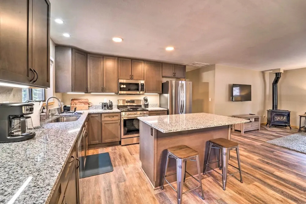 5 Mi to Donner Lake: Home w/ Shared Hot Tub