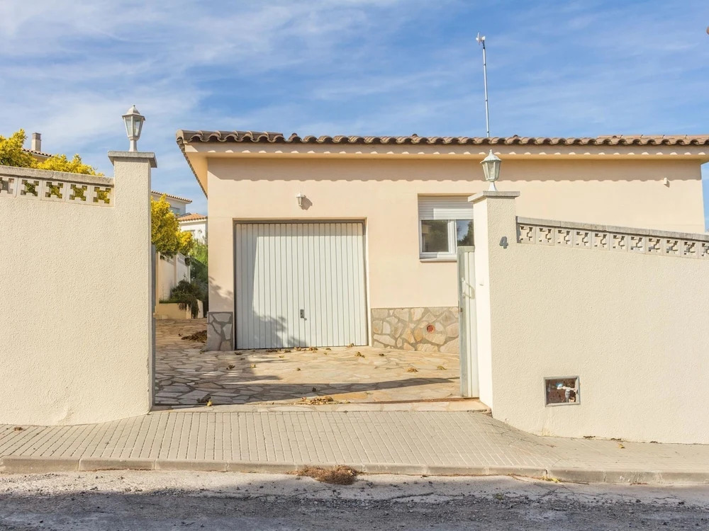 Fantastic Holiday Home With Private Swimming Pool, Near the Beach