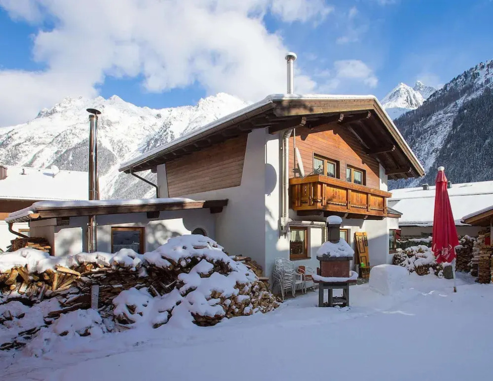 Large Holiday Home With Garden and Balcony in Otztal