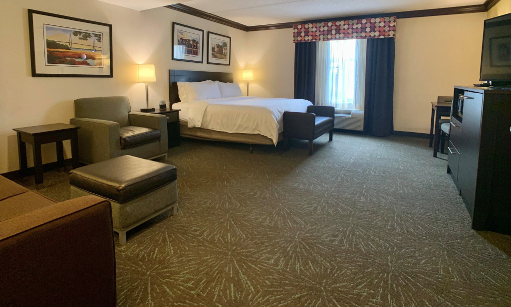Holiday Inn Express Hotel & Suites Charleston - Northwoods by IHG