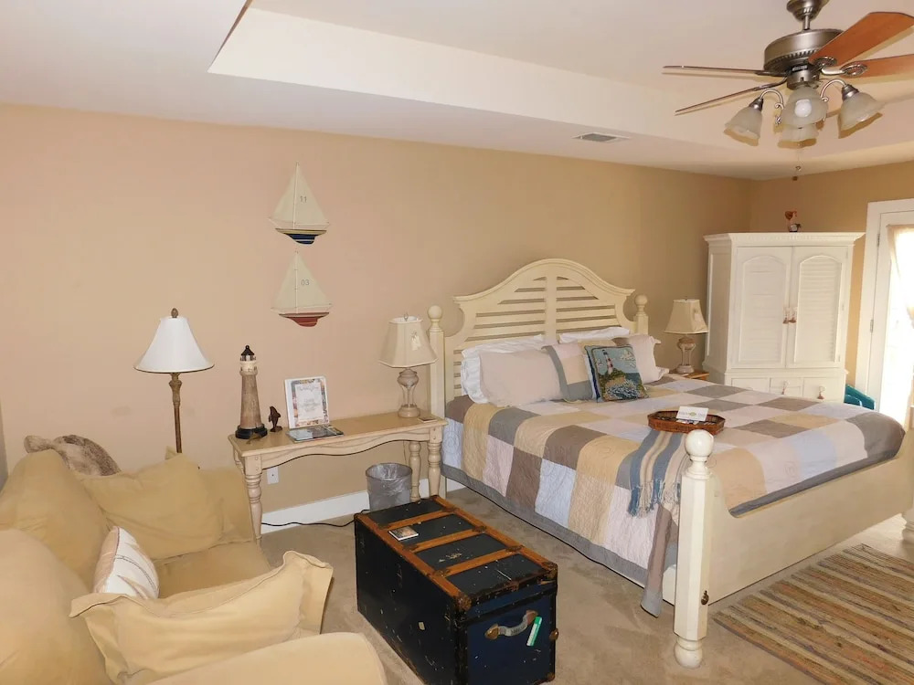 Equinox Inn at Canyon Lake