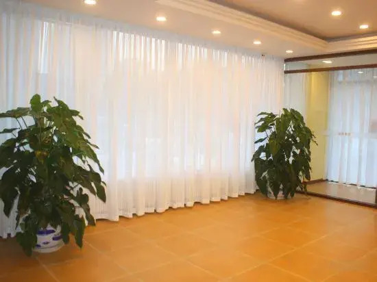 Ease Hotel
