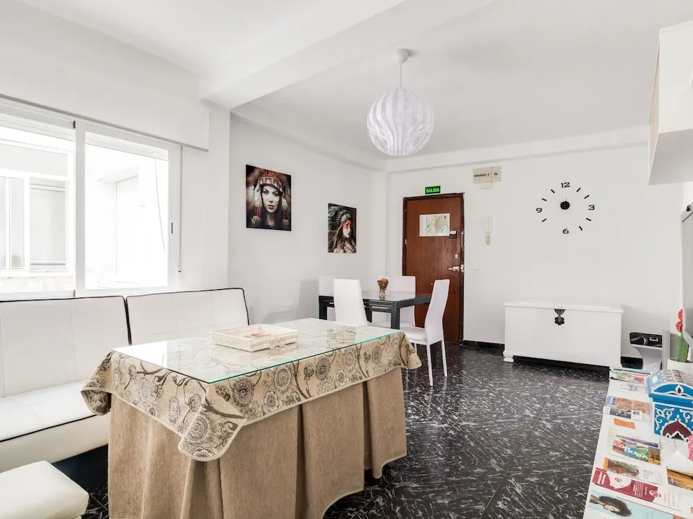 Modern Apartment in Córdoba Near Historical Monuments