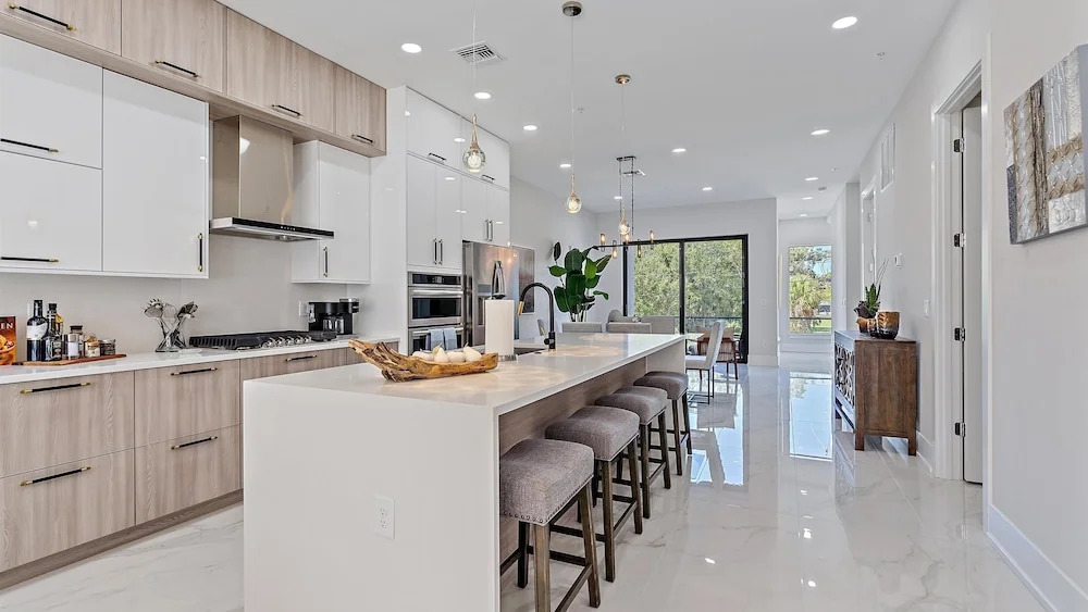 Uptown Luxury On Audubon 4 Bedroom Townhouse by RedAwning