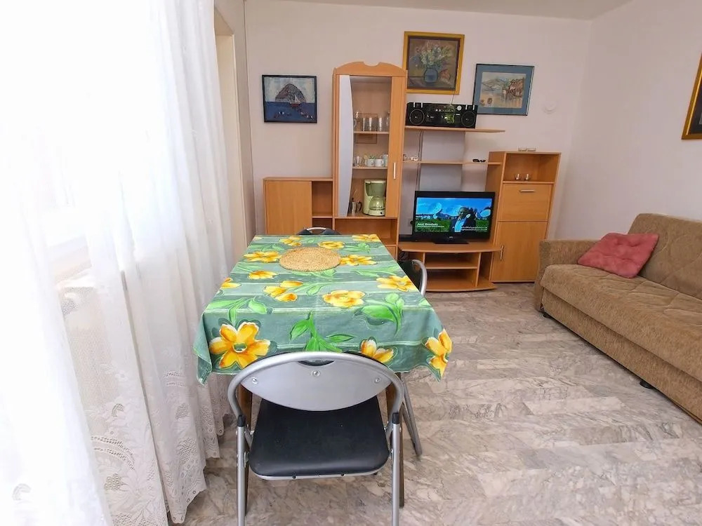 Apartment 1410