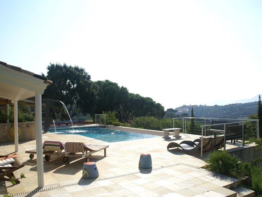 Plushy Villa with Private Pool and Sea Views in La Croix-Valmer