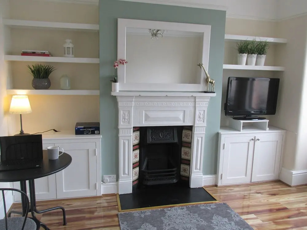 The Quiet & Cosy Fulham Reach Crib