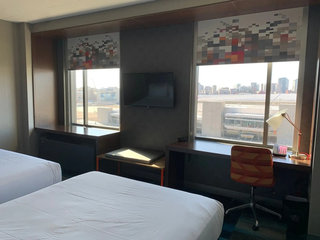 Aloft by Marriott Boston Seaport District