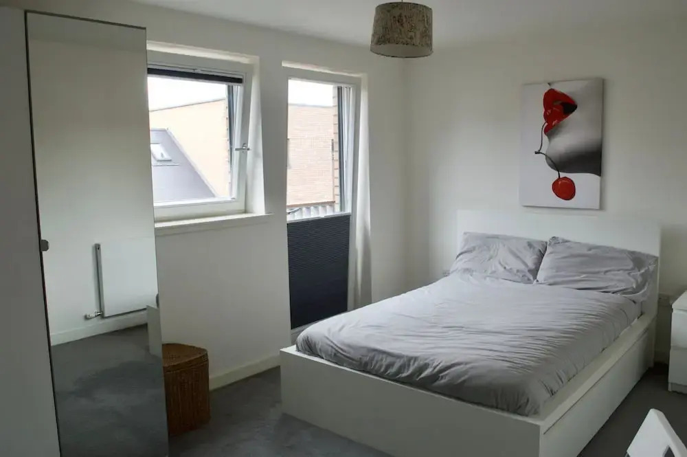 Modern 2 Bedroom Apartment With Parking