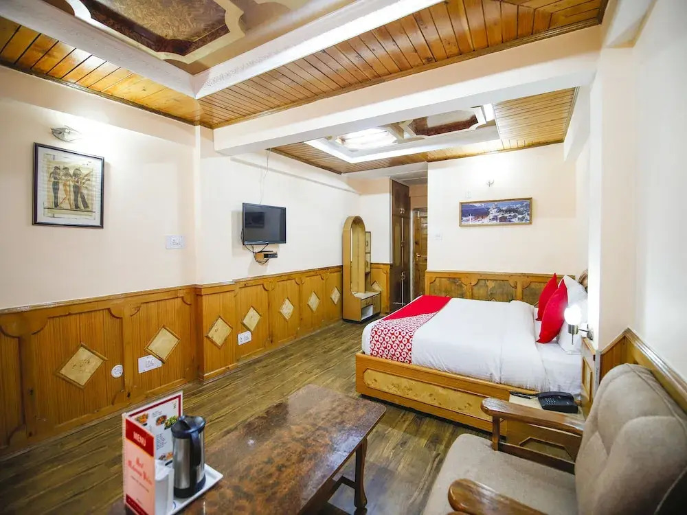 Oyo 18809 Mahamaya Palace