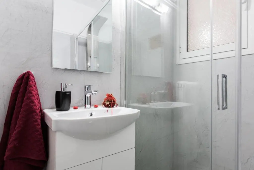 Syntagma private sweet safe double rooms with shared bathroom