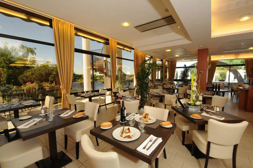 Brit Hotel du Lac