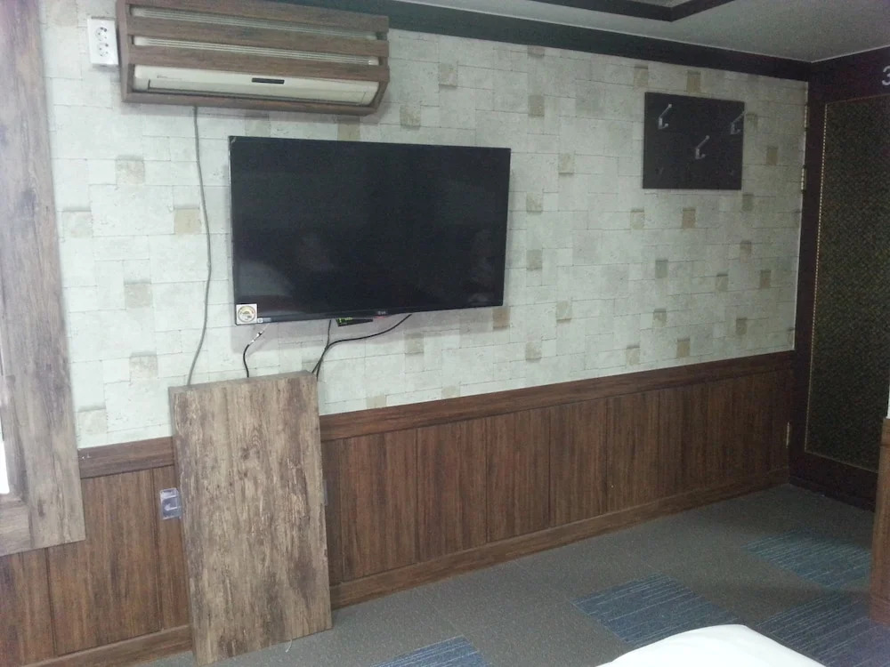Goodstay Lanuit Hotel