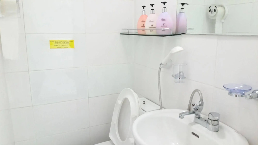 Shinchon Hongdae Guesthouse