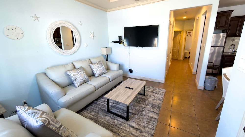 Near Beach Retreat - Ground Floor - Pool - Walk To All 2 Bedroom Apts
