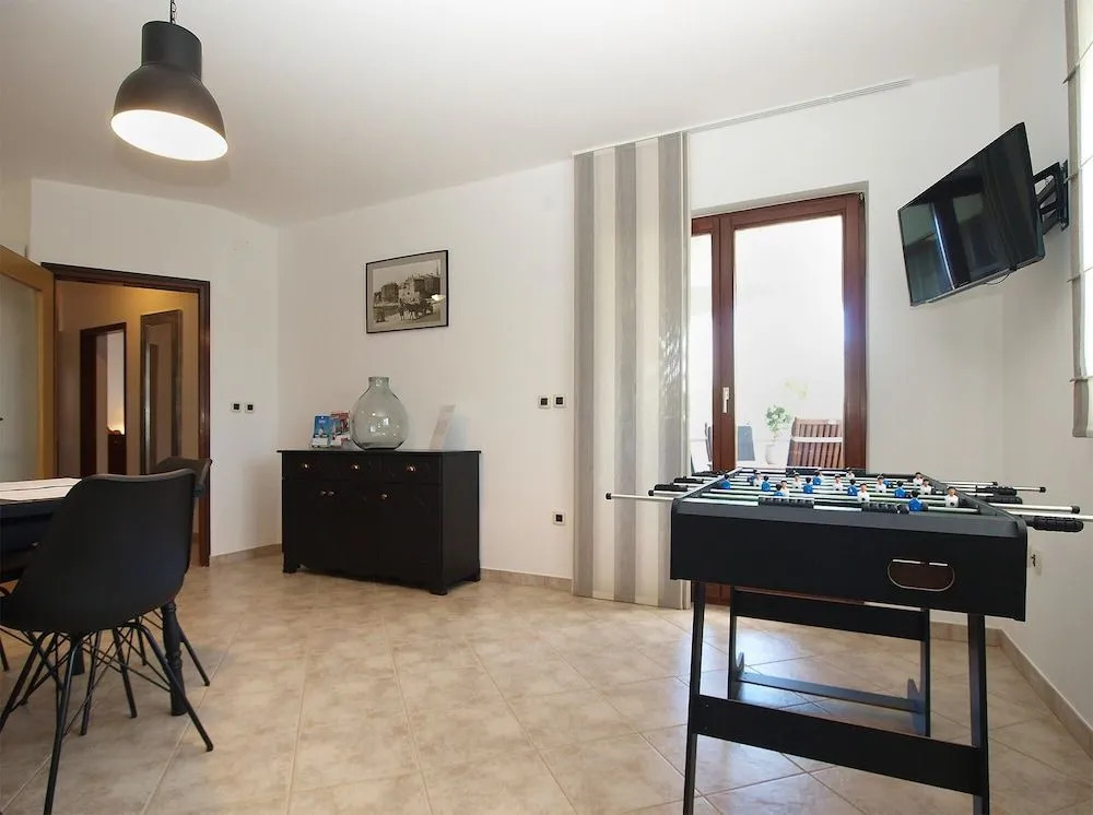 Apartment 1868