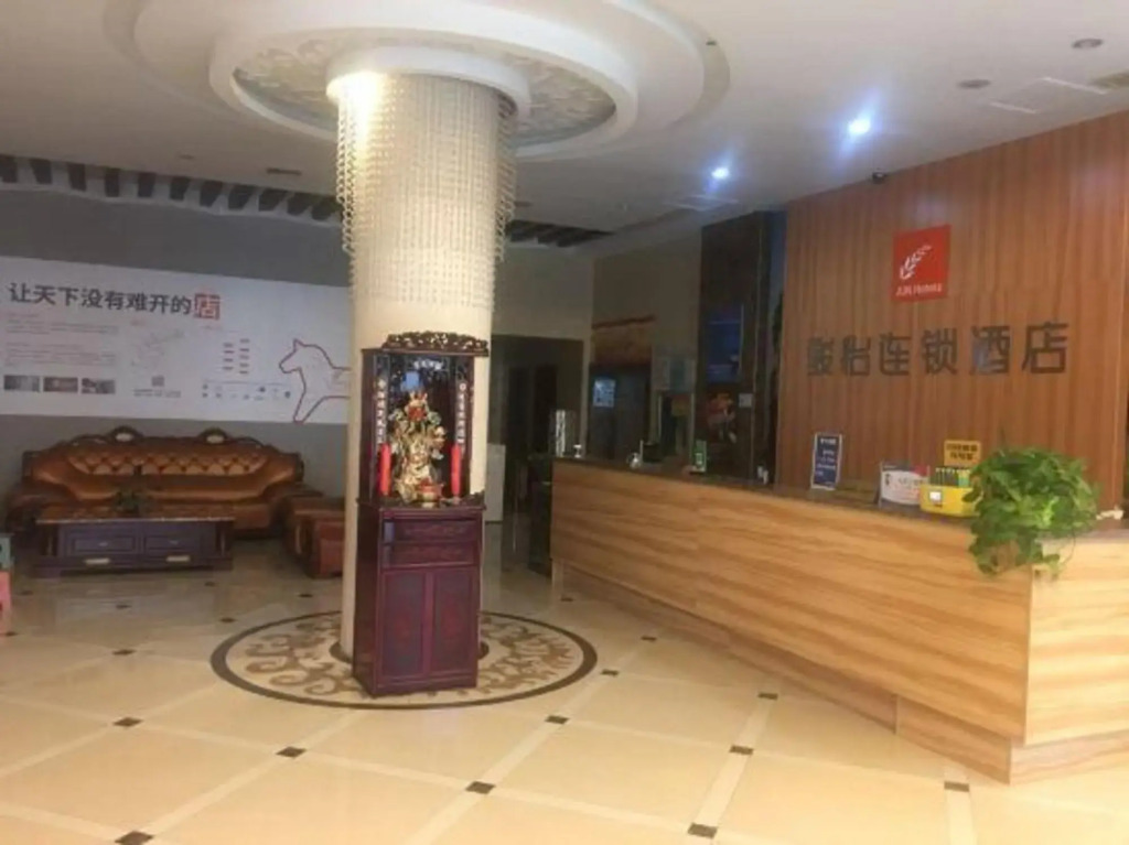 Junyi Chain Hotel (Haiyan Qiyuan Chengbei East Road)