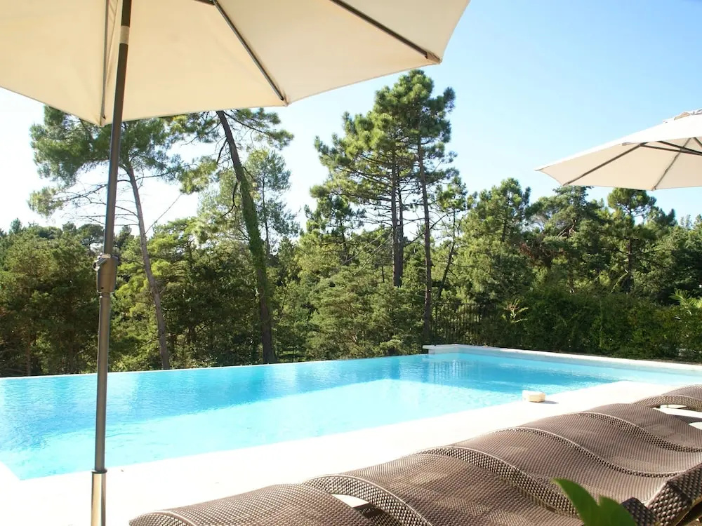 Luxury Apartment for six People in Residence in the Heart of Provence