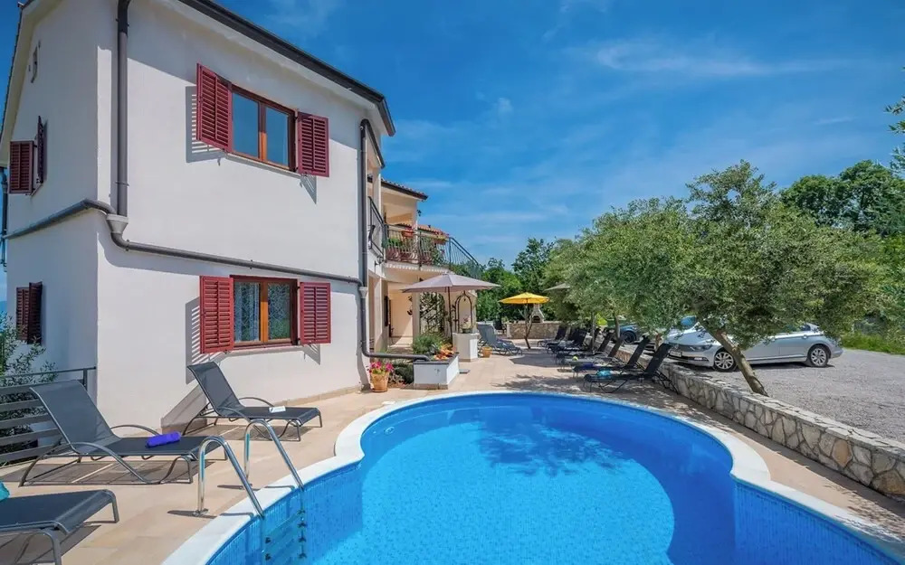 Tranquil Retreat With Pool in Drenje