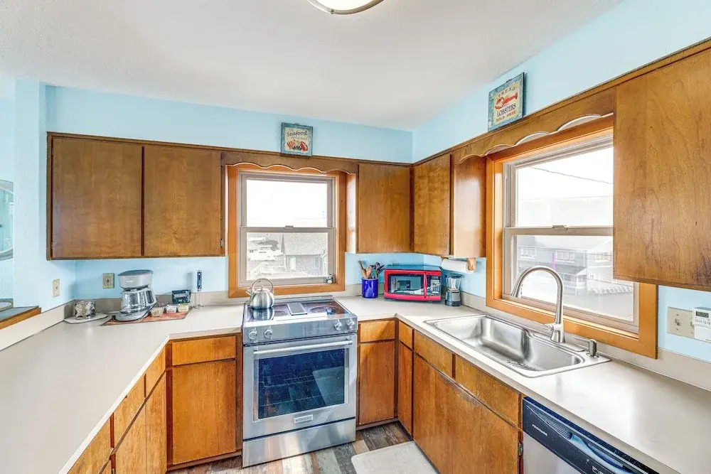 Walk to Beach: Dog-friendly Home in Lincoln City