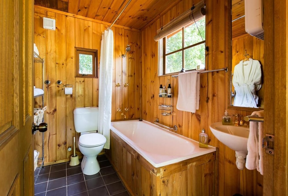 Braeside Mt Macedon Country Retreat & Bed & Breakfast