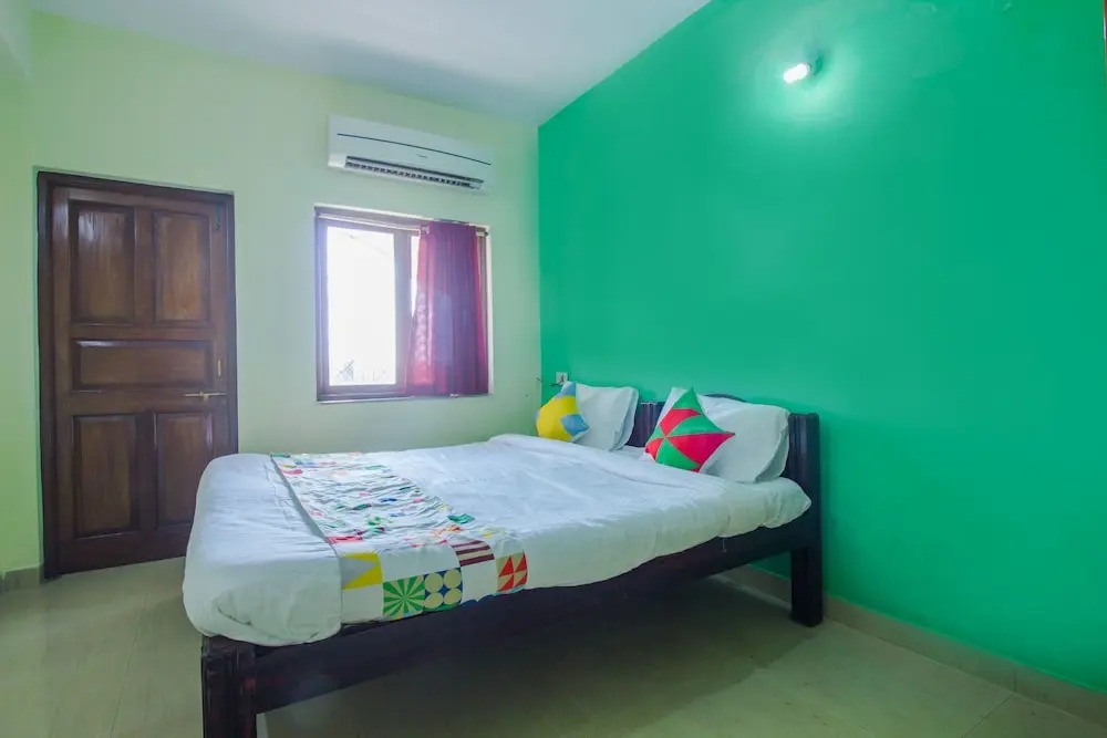 OYO 17201 Home Spacious 2BHK Miramar Beach