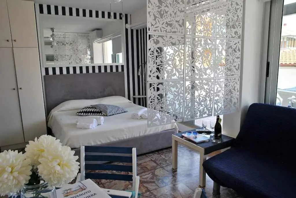 ATTICO BLU monolocale a 50 mt dal mare