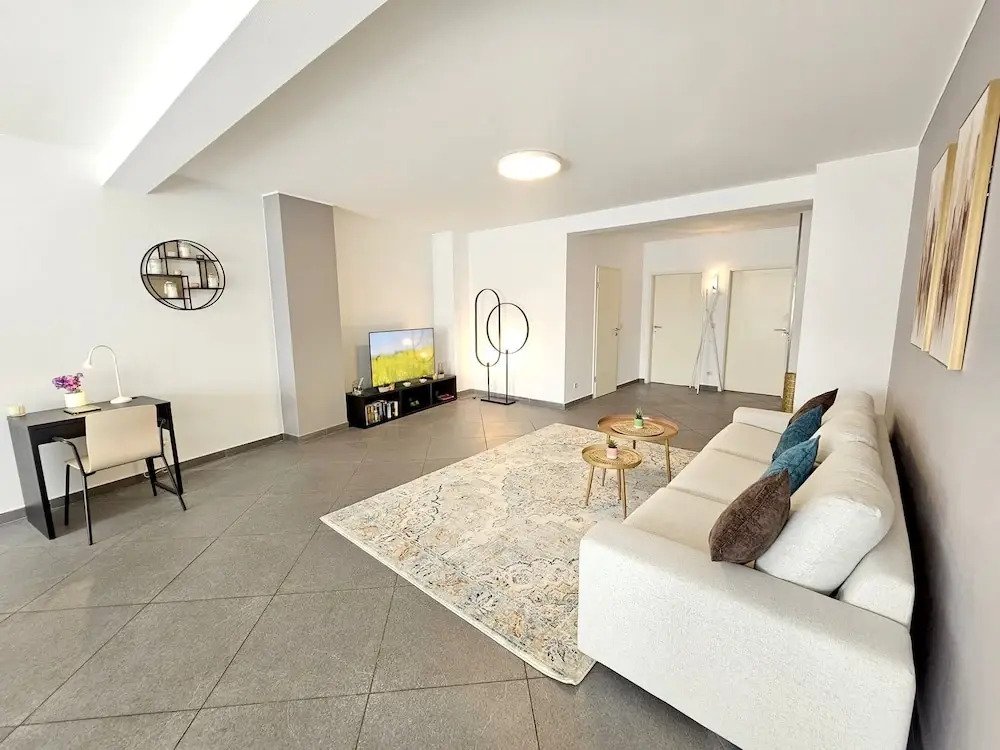 Well Appointed 2BR w terrace&parking