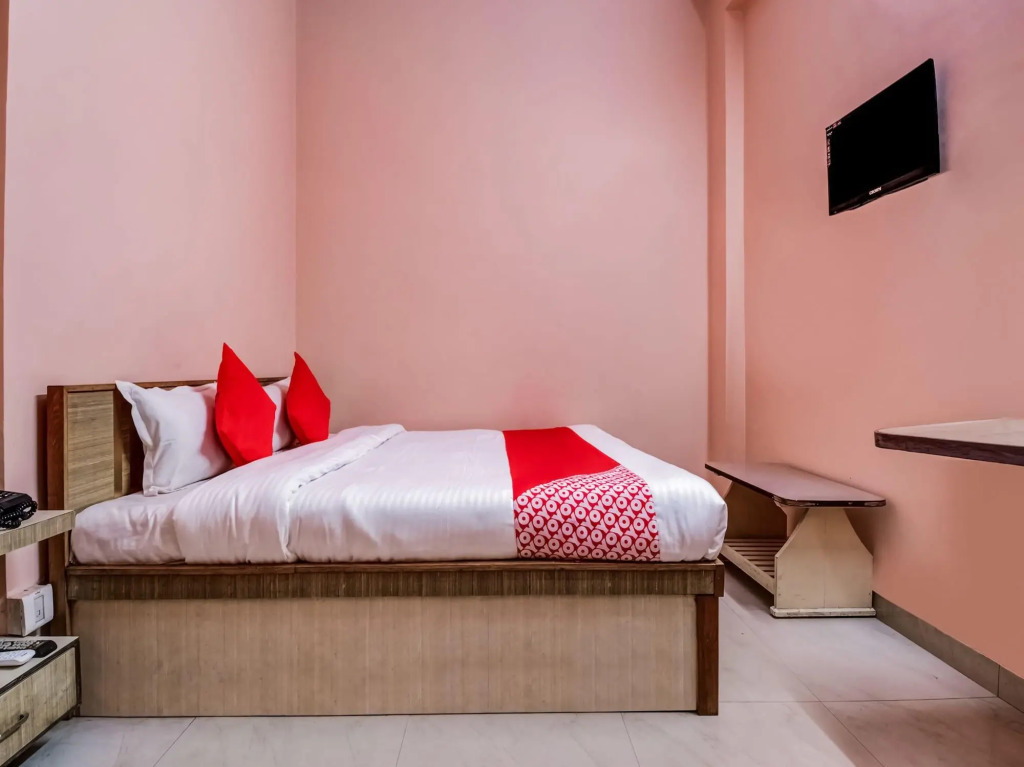 OYO 17250 Hotel Ganesham