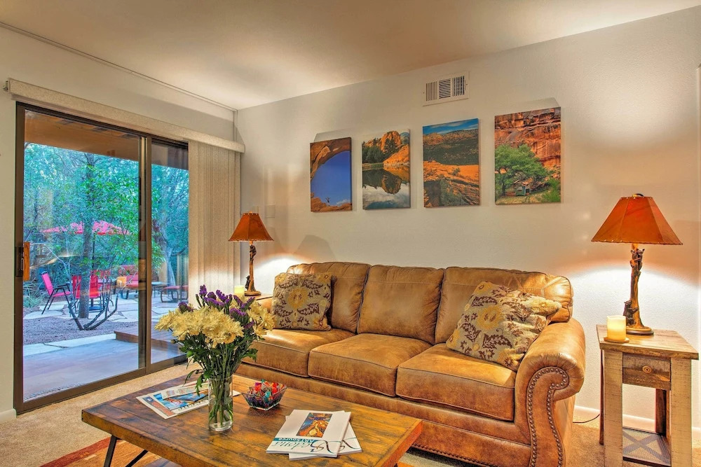 Romantic Sedona Suite w/ Patio < 1 Mi to Trails