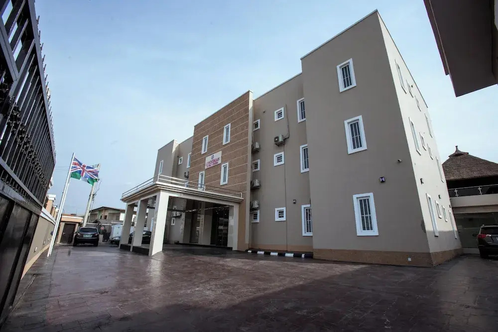 Londonian Hotel and Suites
