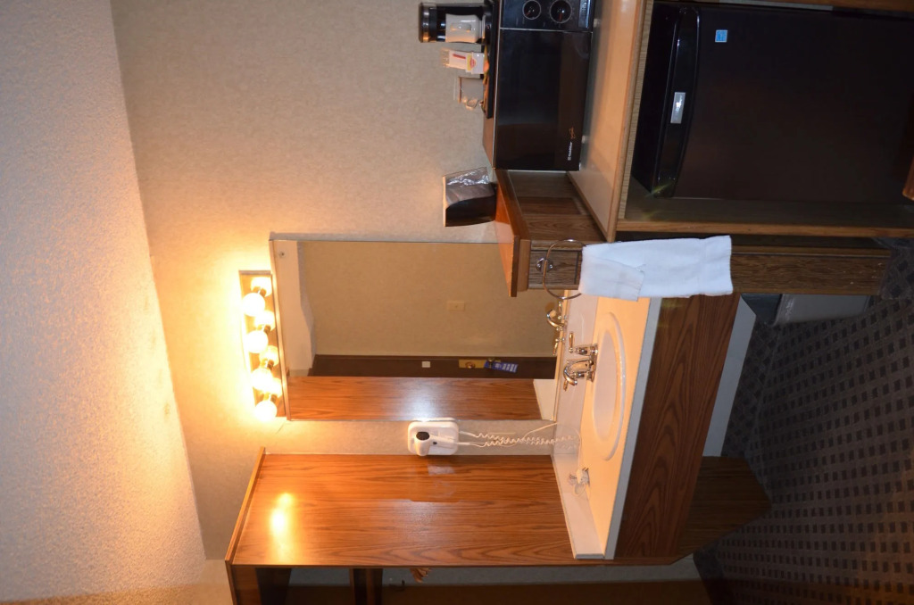 Nampa Inn & Suites