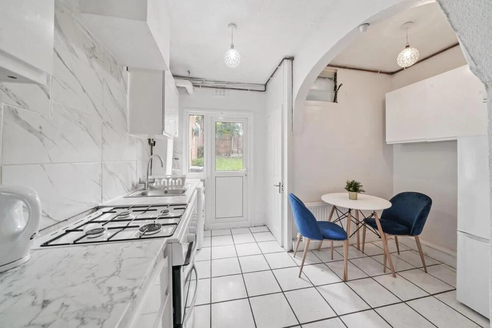 Cosy 2-bed House in London With Free Parking