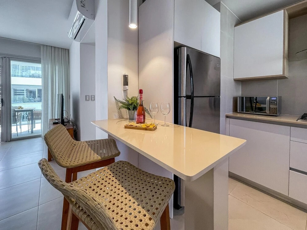 Luxury 2 bed Condo Just Steps From the Beach