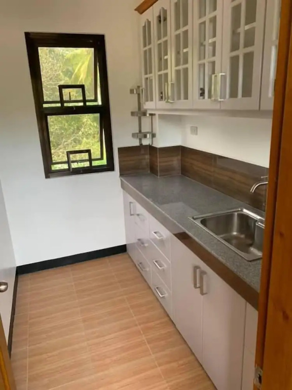 Tatay Sesengs Apartment