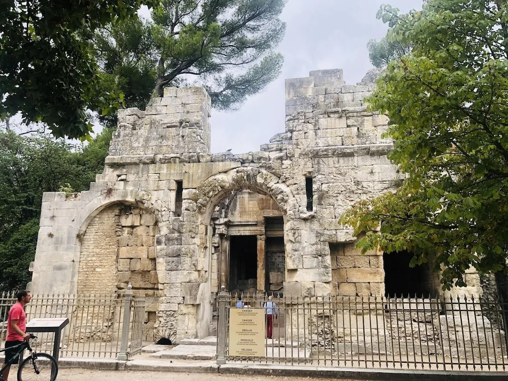 Villa with One Bedroom in Nîmes