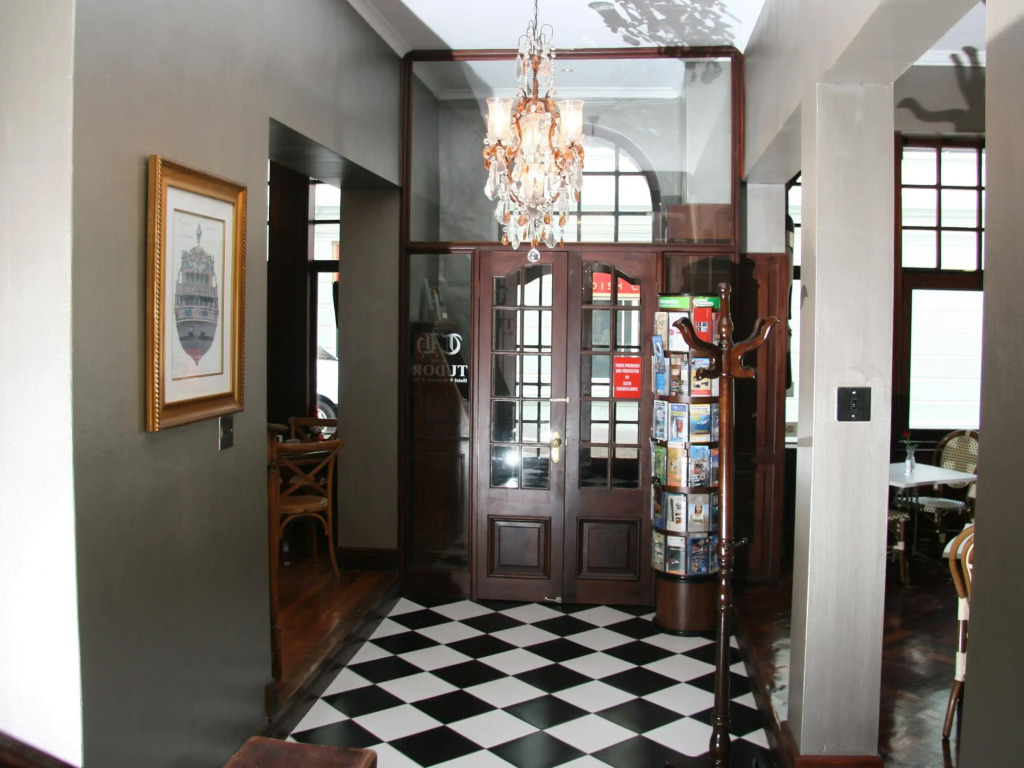 Tudor Hotel