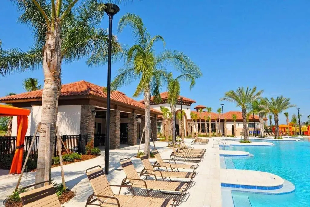 Fantastic Stylish 2BR condo in Four Corners with free Waterpark