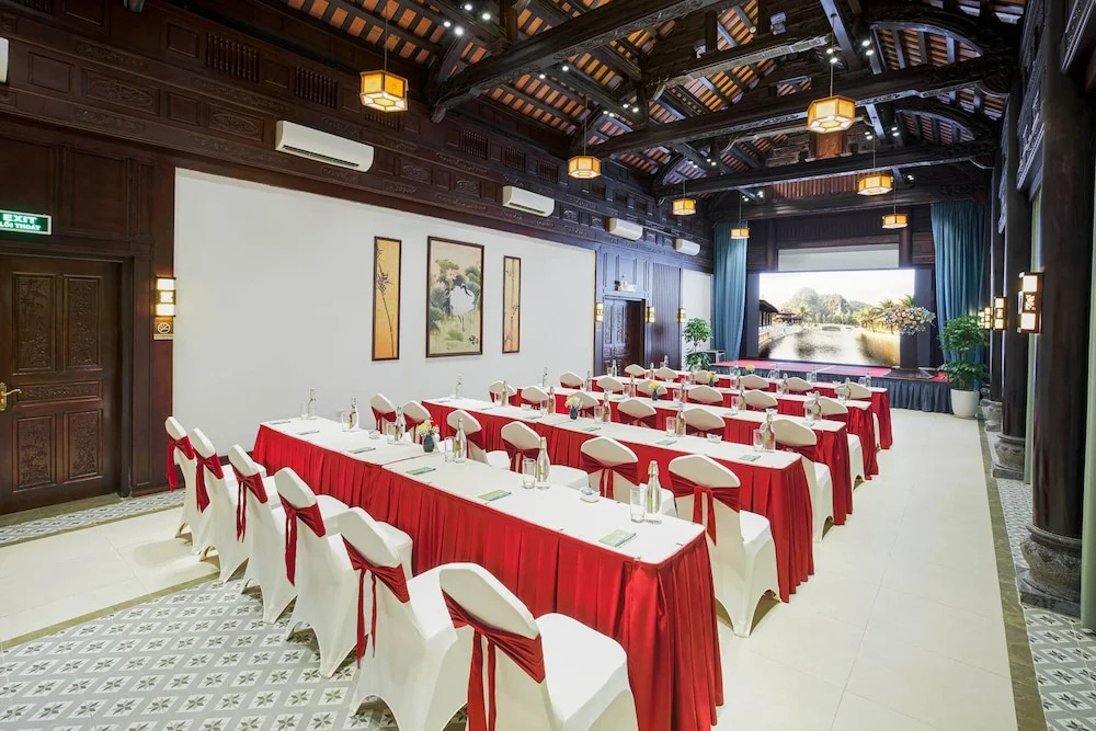 Emeralda Resort Tam Cốc