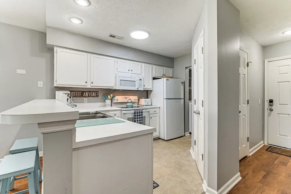 Pool Access & Golf View: Myrtle Beach Retreat!