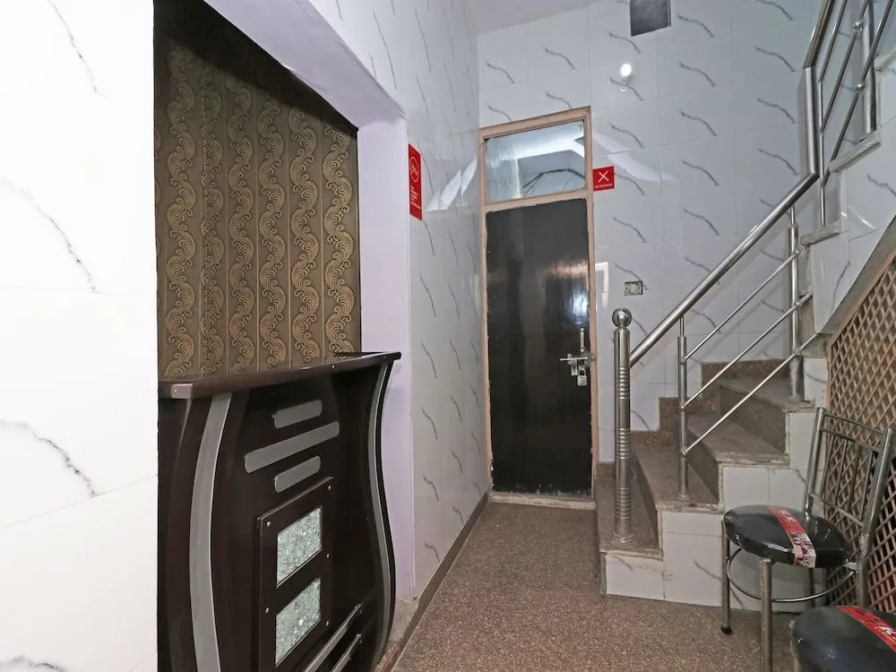 Oyo 12911 New Capital Inn