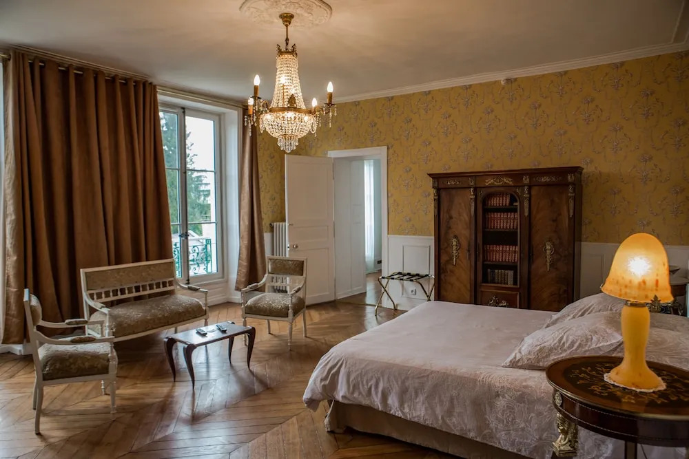 Logis Hôtel & Restaurant Chateau de la Marjolaine