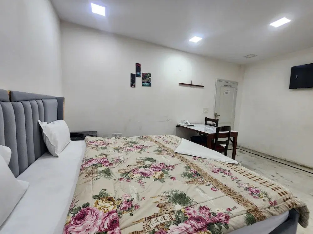 FabHotel The New Moon