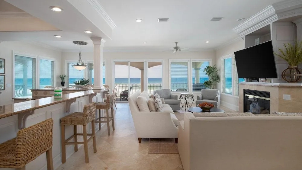 Gulf Front, Pool, Hot Tub- 2 Kitchens - Elevator