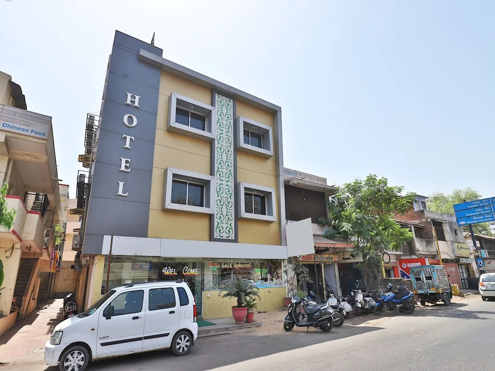 OYO 2466 Laljis Hotel