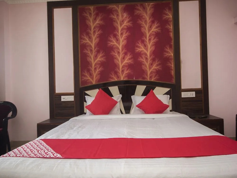 Oyo 17215 Garg Residency