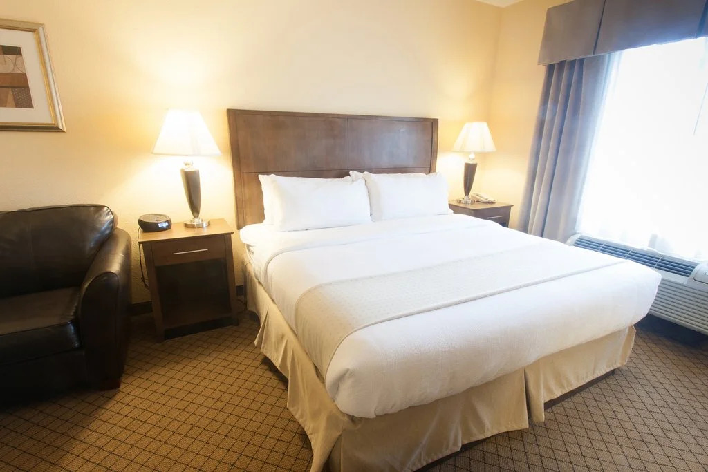 Delta Hotels by Marriott Huntington Mall