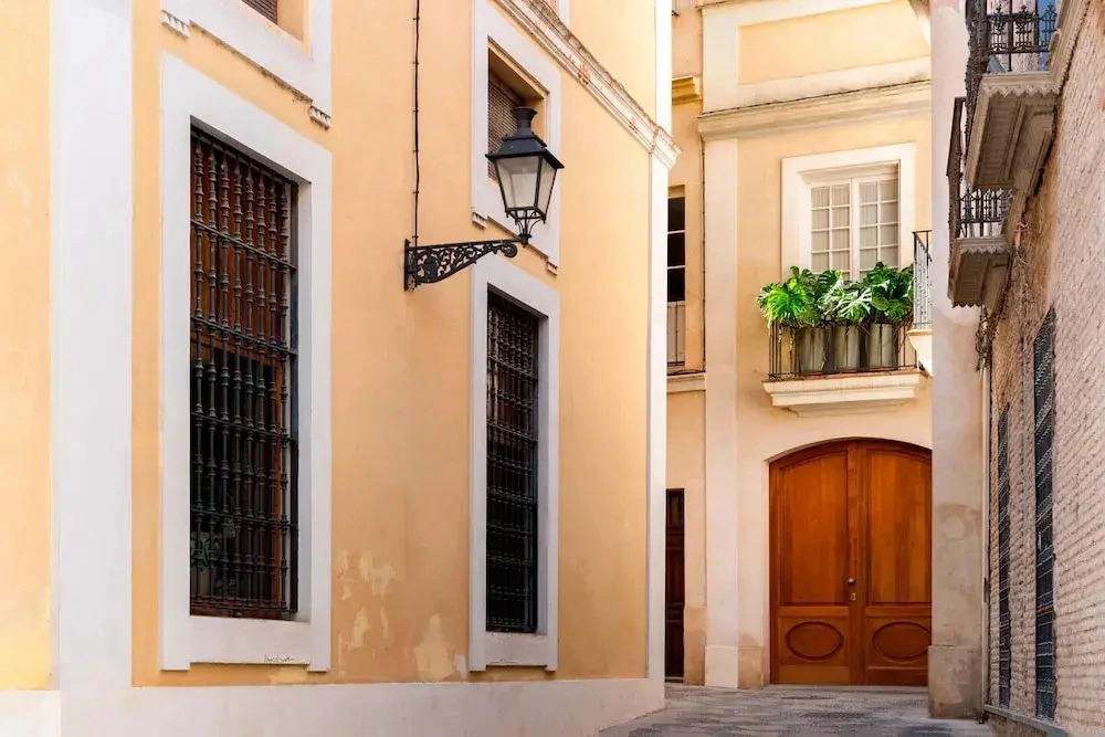 Pretty two bd Apartment Near the Cathedral Pasaje Santa Cruz II