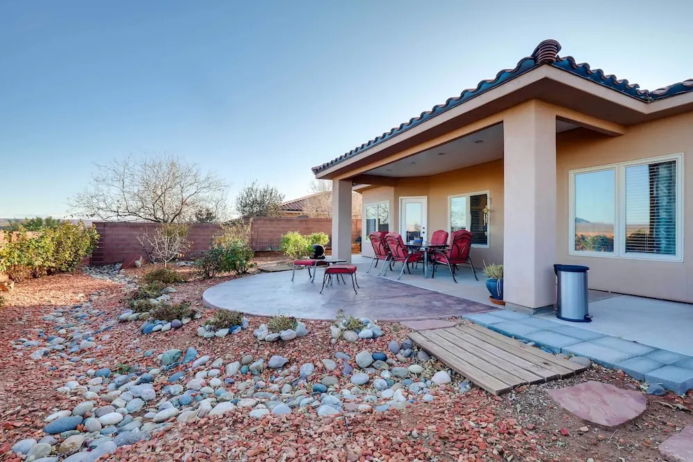 Fire Pit & Mountain Views: Horseshoe Bend Retreat