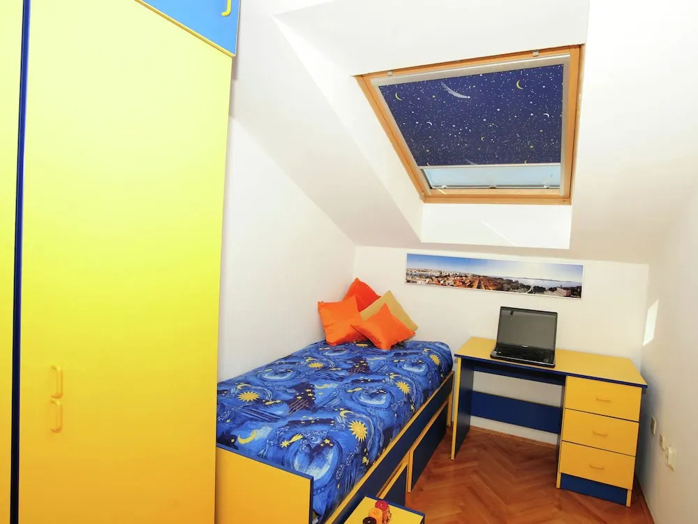 Colourful Apartment in Dalmatia With Furnished Balcony